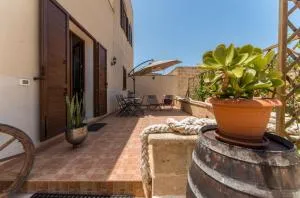 Rosemarine Corda - Case Canini