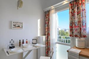 Athenian Sonnet with Amazing Acropolis Views