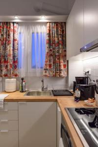 Athenian Sonnet with Amazing Acropolis Views