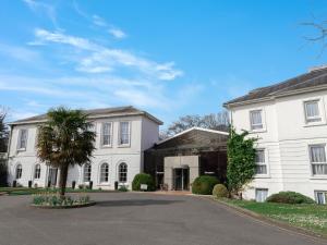 Manor Of Groves Hotel