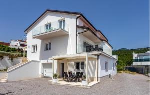 Amazing Apartment In Icici