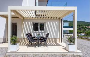 Amazing Apartment In Icici