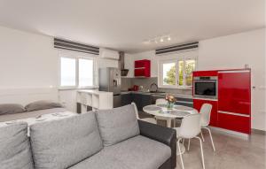 Amazing Apartment In Icici