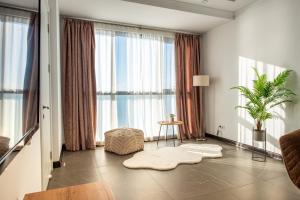 Ocean Breeze Retreat - Honeymoon Apartment with Sea View in Porta Batumi Tower