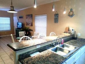 Los Cabos II #1 Mid-island 2-3 minute walk beach access