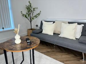 Modern 2 Bedroom Flat in Birmingham City - Free Parking - HD 50inch TV