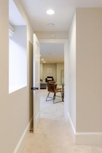 Private Garage Parking and King Bed - Walk to Metro