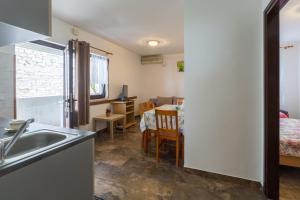 Apartments by the sea Sveti Ivan, Umag - 7002