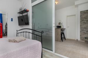 Apartments by the sea Pisak, Omis - 652
