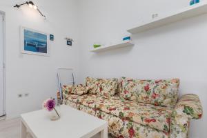 Apartments by the sea Pisak, Omis - 652