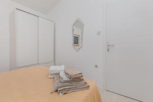 Apartments by the sea Pisak, Omis - 652