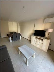 Departamento -Oro- Frente al Parque Sarmiento, By Apartcba