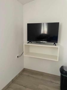 Apartments with parking space Vir - 23444