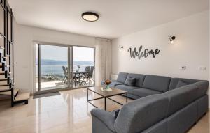 Amazing Apartment In Icici With Kitchen 