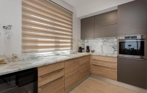 Amazing Apartment In Icici With Kitchen