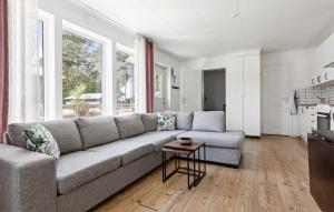 Gorgeous Home In Löttorp With Wifi