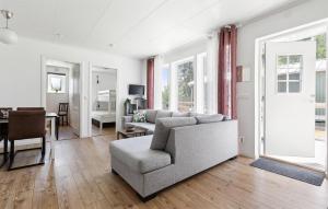 Gorgeous Home In Löttorp With Wifi