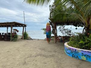 Cabaña Buganvilia Punto Surf Barra La Saladita