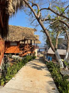 Cabaña Buganvilia Punto Surf Barra La Saladita