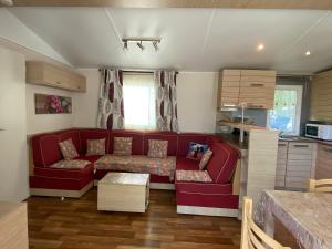 Mobil-home 3 chambres proche plage à Fouras, idéal 6 pers., équipement complet, calme assuré. - FR-1-709-68