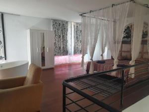 LuxuryDreams zenia boulevard