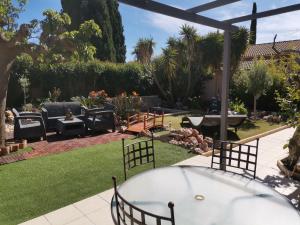 Maisons de vacances Chambre d-Hotes dans Villa - La Londe Les Maures - Residence d-Artiste La Maison du Bonheur 2 personnes : photos des chambres