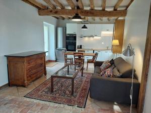 Maisons de vacances Retraite Champetre avec Home Cinema et Verger Libre Cueillette, pres de la Loire et des Chateaux - FR-1-590-435 : photos des chambres