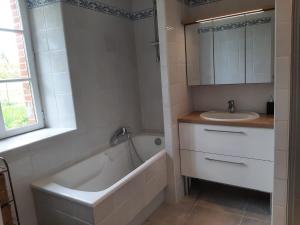 Retraite Champêtre avec Home Cinéma et Verger Libre Cueillette, près de la Loire et des Châteaux - FR-1-590-435