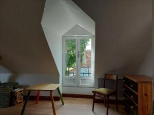 Maisons de vacances Retraite Champetre avec Home Cinema et Verger Libre Cueillette, pres de la Loire et des Chateaux - FR-1-590-435 : photos des chambres