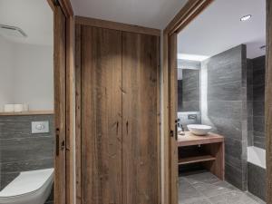 Chalet cosy 4 chambres avec garage, navette gratuite et voiturette électrique, proche remontées mécaniques - FR-1-566-68
