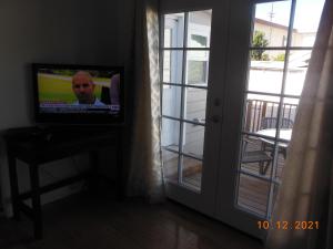 Alameda luxury 2BR 2BA house, AC, near ferry to San Francisco, 2 free parking spaces