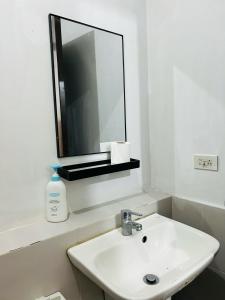 Vinia Infinity Studio 2 Near Malls with WiFi Netflix and Karaoke