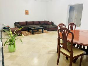 Coquet 2 Pieces et Salon en plein centre à 3 minutes de la plage - 4hvězdičkové hotely ve městě La Marsa