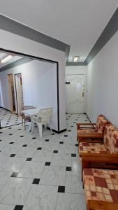 شقة من غرفتين ترى البحر