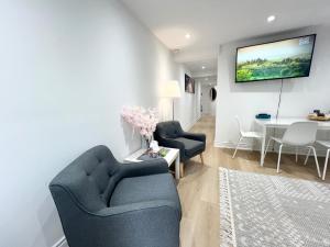 Cozy, brand-new, 2BDR,walkout apt, free parking