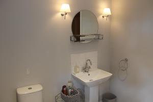 Beautiful farm house with dedicated sitting and media room for guests use