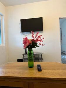 Shakespeare House 6 bedroom 10 beds stay up to 14 people