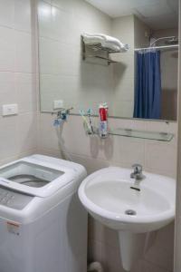 Manila Skyline View Digital Nomad Studio with balcony