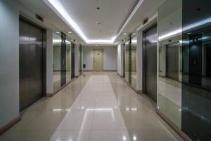 Manila Skyline View Digital Nomad Studio with balcony