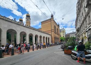 Free Parking Synagogue Apartment