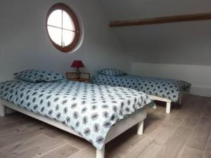 Maison entière avec étang privé dans cadre sauvage
