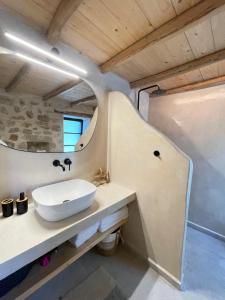 Lithari House Car included