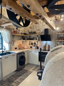 Lithari House Car included