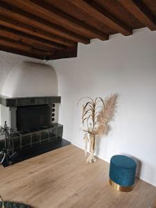 Historische Stadtmauer mit Seeblick