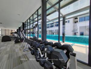 Trefoil Setia Alam# Link Bridge to Setia City Mall#2 Bedroom 2-4Pax