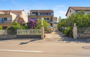 2 Bedroom Nice Apartment In Sibenik