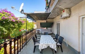 2 Bedroom Nice Apartment In Sibenik