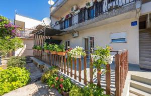 2 Bedroom Nice Apartment In Sibenik