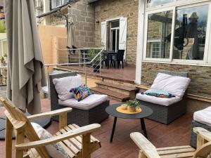 Center house with swimming pool