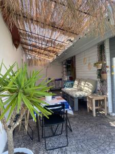 Acogedora casa de invitados con piscina 1